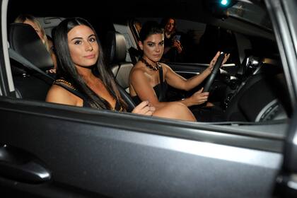 Lola Lanata junto a su madre, Sarah Stewart Brown