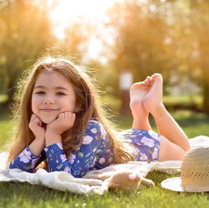 Lola, una de las hijas del matrimonio, disfruta y pide ser parte de las sesiones de fotos. Ella fue quien inspiró a Pau, Creadora y Diseñadora de Mini Ánima a volcarse al rubro infantil y crear en 2017 el emprendimiento.