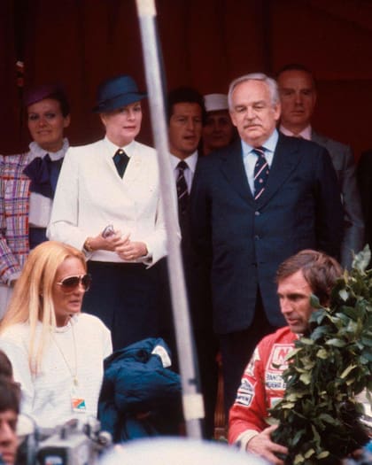 Lole Reutemann, ganador en Mónaco 1980. En el podio, junto a Mimicha, Grace Kelly y el Príncipe Raniero