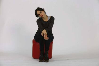 Loli Molina: Argentina, radicada en México desde 2016. Se trata de una auténtica rara avis: una guitarrista de tono spinetteano armada con hits potenciales para el top 40.