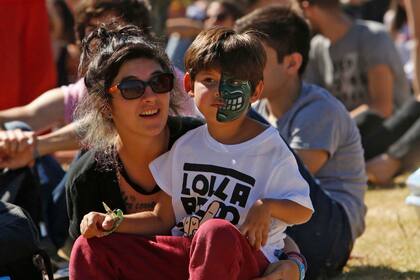 Lolla para todos: padres e hijos disfrutan desde temprano del festival en el espacio Kidzapalooza