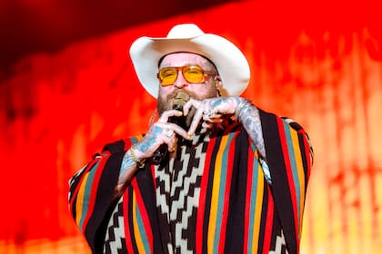 Teddy Swims sorprendió gratamente a todos con su neo soul pegadizo. El cantante se subió al escenario luego de un impresionante show de drones que dejó a todos con la boca abierta