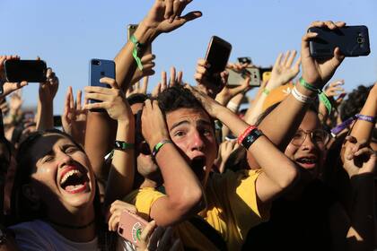 A la hora de salir de casa, el cine y los recitales son las primeras opciones de los millennials y los centennials