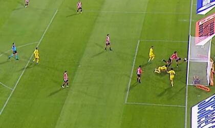 Lollo evitó el gol de Boca sobre la línea