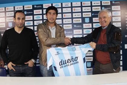 Lollo firmó su contrato con Racing