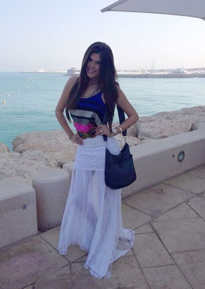 Loly, espectacular, en las calles de Dubai