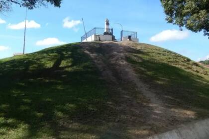 Loma Suárez es uno de los miles de movimientos de tierra construidos por las antiguas sociedades de los Llanos de Moxos (Foto: SHAFIK MEGHJI)