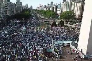 8N. Lombardi: "Estas marchas detienen los globos de ensayo del Gobierno"