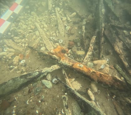 Lon lingotes de metal tienen formas extrañas, algo que los expertos destacaron como llamativo (Fuente: Muzej Franjevačkog samostana Tolisa Vrata Bosne)