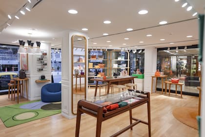 Longchamp inauguró su primera boutique en Argentina en el Patio Bullrich.