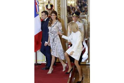 Con Brigitte Macron, durante la cumbre del G20 en Buenos Aires a fines de 2018, llevó un vestido de Evangelina Bomparola (un modelo camisero en seda estampada con flores y ruedo irregular).