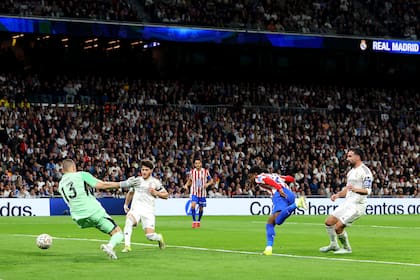 Lookman define tras la asistencia de taco de Giuliano