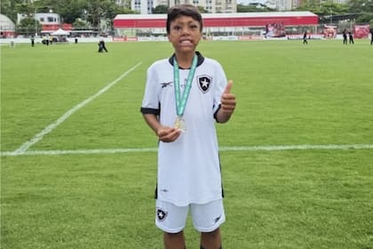 Lopes, a los 11 años, firmó un contrato con el Botafogo