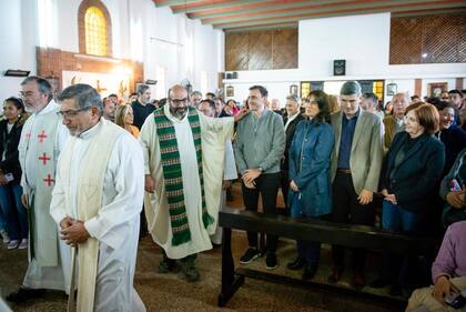 López, De la Sota, Passerini y Vigo en la misa de barrio Muller.