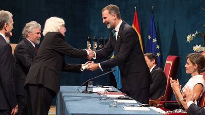 López Puccio, diploma y medalla de manos del rey