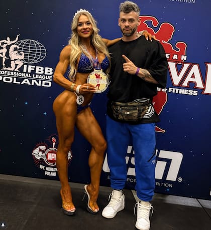 Lorena Blanco junto a su pareja y coach, Izzy Bolaños. (Instagram @izzy_coach_alpha)