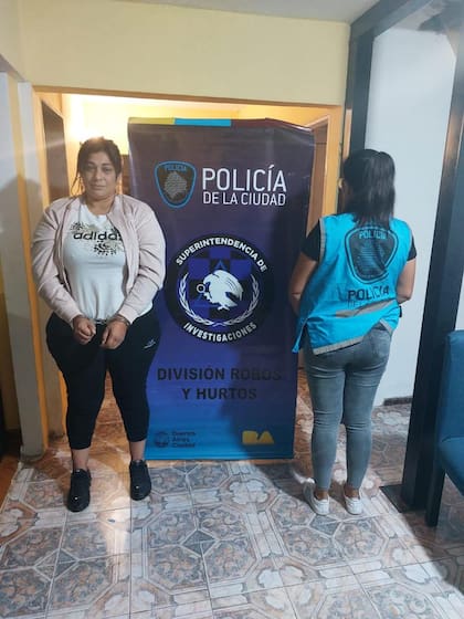 Lorena Cabana, detenida y acusada de ser la marcadora de una banda dedicada a las salideras bancarias