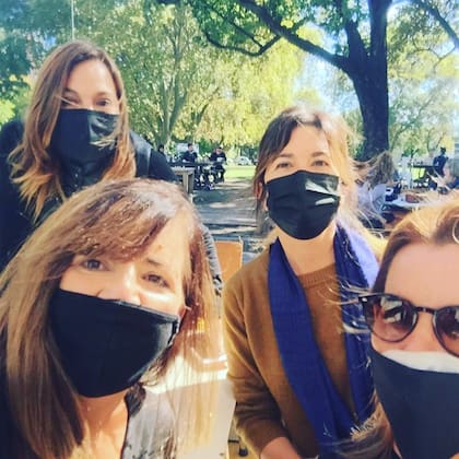 Lorena Maciel, María O´Donnell, Gabriela Cerruti y Nancy Pazos se juntaron este domingo en un parque y compartieron una foto con sus seguidores.