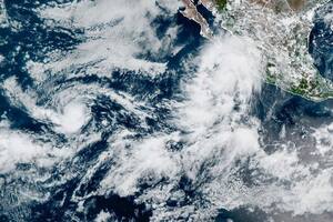 Lorena se convierte en huracán frente a la costa occidental de México, según el NHC