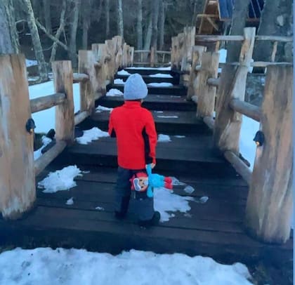 Lorenzo, el menor de la familia Tinelli, disfrutó de la nieve