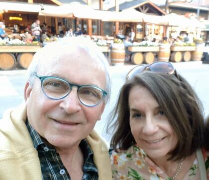 Lorenzo junto a Anita, en Villa General Belgrano.