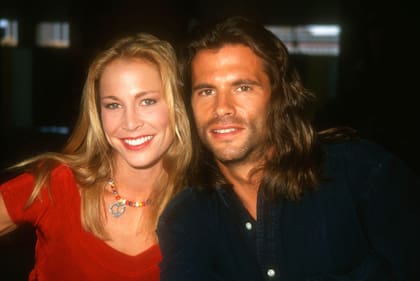 Lorenzo Lamas junto a Kathleen Kinmont, una de sus esposas. Un matrimonio que se gestó en medio de un escádalo
