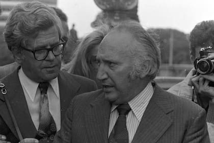 Lorenzo Miguel almorzó con María Estela Martínez y luego conversó con los periodistas: “Juéguense por nosotros. Pagamos dos con diez”, dijo