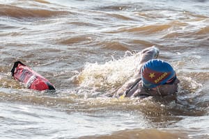 La experiencia en primera persona de un hombre que cruzó el Río de la Plata nadando
