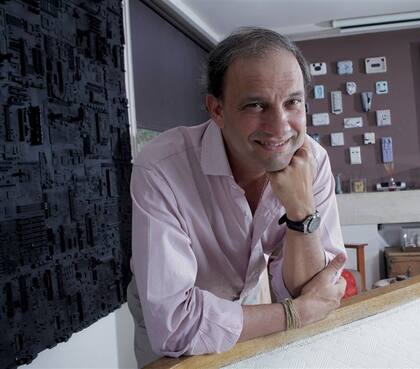 Lorenzo se asesora para hacer crecer su colección.