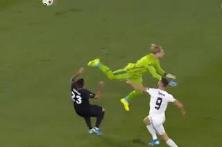 Los errores de Karius: salió mal, chocó a un compañero y su equipo perdió