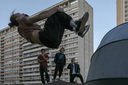 Los de On The Spot Parkour, en un entrenamiento en París. (Mauricio Lima/The New York Times)