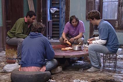 Los 11 episodios de Okupas se emitieron entre octubre y diciembre de 2000, por Canal 7