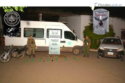 Los 14 kilos de droga, en la sede de la Gendarmería