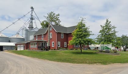 Los 14 trabajadores arrestados viajaban en un autobús propiedad de Lynn-Ette & Sons Farms, la empresa para la que laboran ubicada en el pueblo de Kent