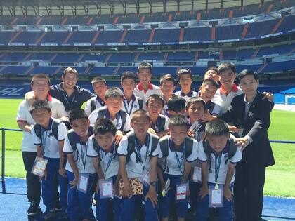 Los 16 elegidos que viajaron a entrenarse en el Real Madrid