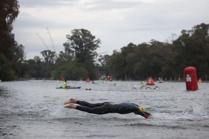 Los 1900 metros de natación del Ironman se realizarán en el lago Regatas de Palermo