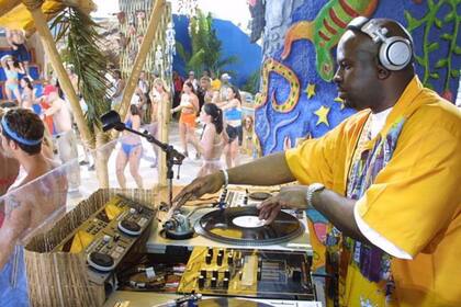 Los 20 millones de turistas que visitan Quintana Roo cada año están impulsando una fuerte demanda de drogas que alimenta la violencia