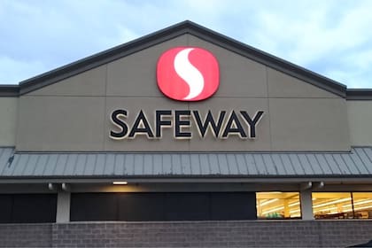 Los 35 empleados serán reubicados en otras tiendas y la farmacia trasladará sus servicios