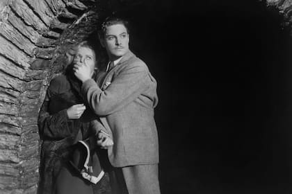 Los 39 escalones, de Alfred Hitchcock, con Madeleine Carroll y Robert Donat