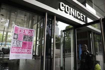 Los 68 premios Nobel afirman que “devaluar o cancelar la ciencia argentina sería un grave error”