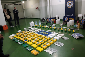 Secuestraron 70 kilos de cocaína, detuvieron a siete sospechosos y buscan a un capo narco