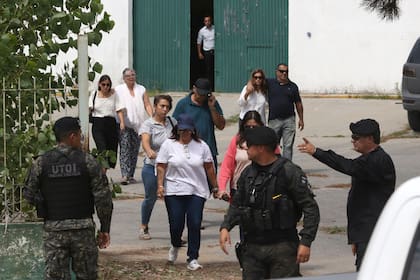 Los familiares de los ocho detenidos estuvieron en el juzgado de Villa Gesell