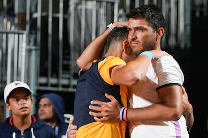 Los abrazos de su equipo para Alejandro Tabilo, el chileno que llegó a la final del ATP 250 de Córdoba