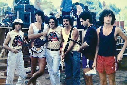 Los Abuelos (Calamaro a la derecha) en enero de 1982, en el Festival Pan Caliente