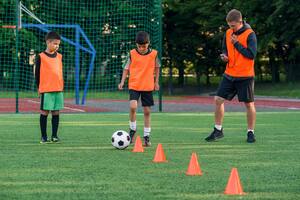 Tiene 12 años y se animó a contar que su entrenador de fútbol abusaba de él