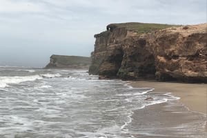 Cómo es Barranca Los Lobos, la zona de acantilados donde murió una periodista que cayó 25 metros de altura