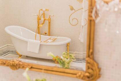 Los accesorios de los baños están enchapados en oro de 24 quilates