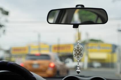 Los accesorios decorativos no deben obstruir la visión del conductor