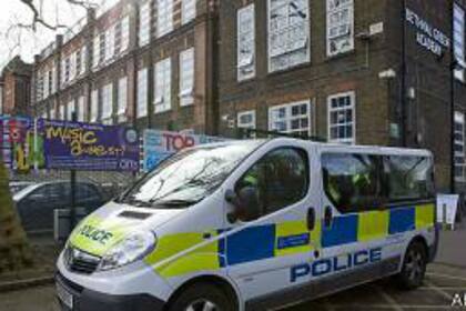 Los accesos a la Bethnal Green Academy estaban custodiados el lunes