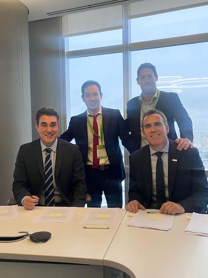 Los accionistas de Bentia Energy, luego de firmar los contratos de compra de activos de YPF